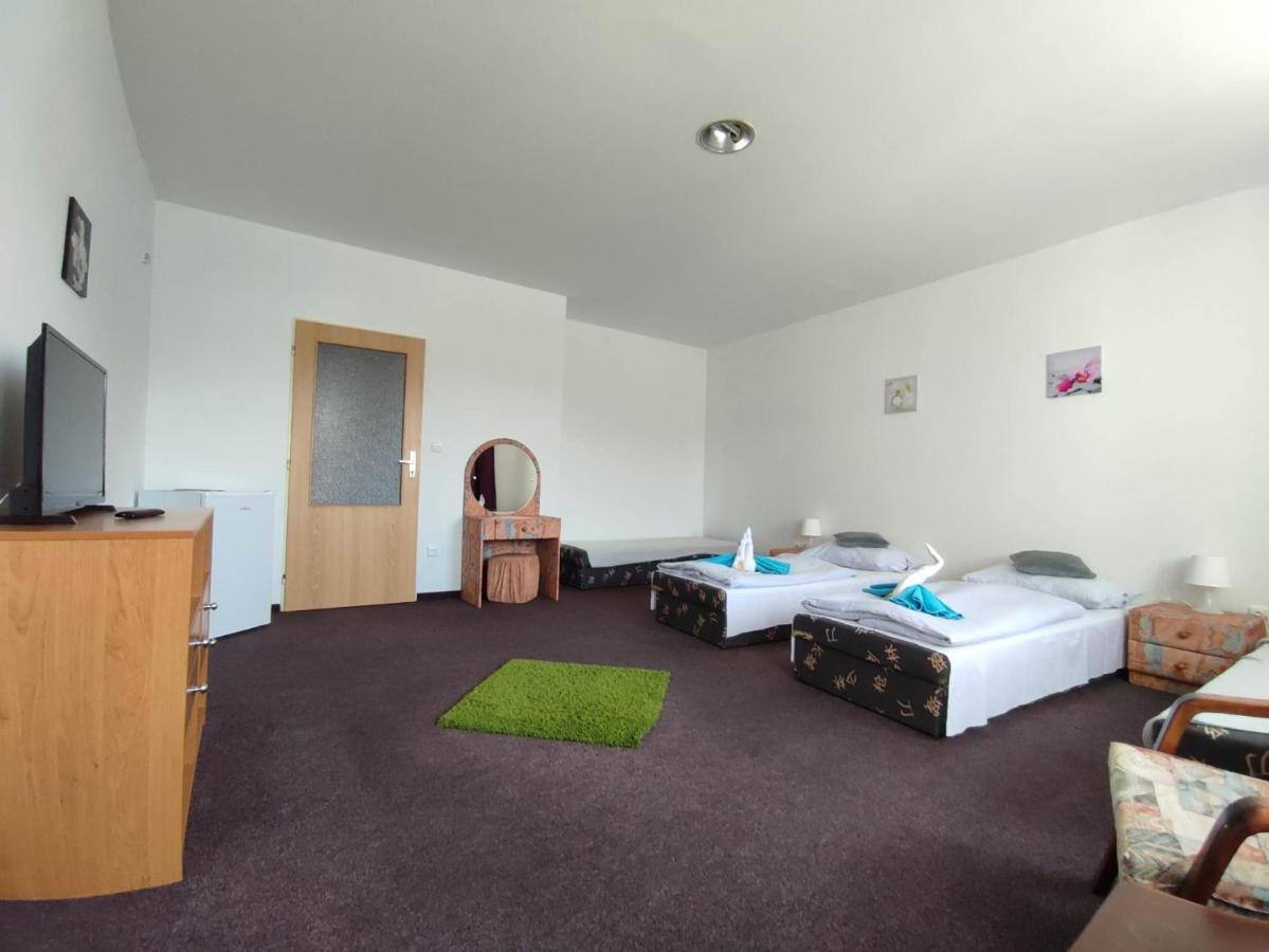 Hotel Ostas Police nad Metují Εξωτερικό φωτογραφία